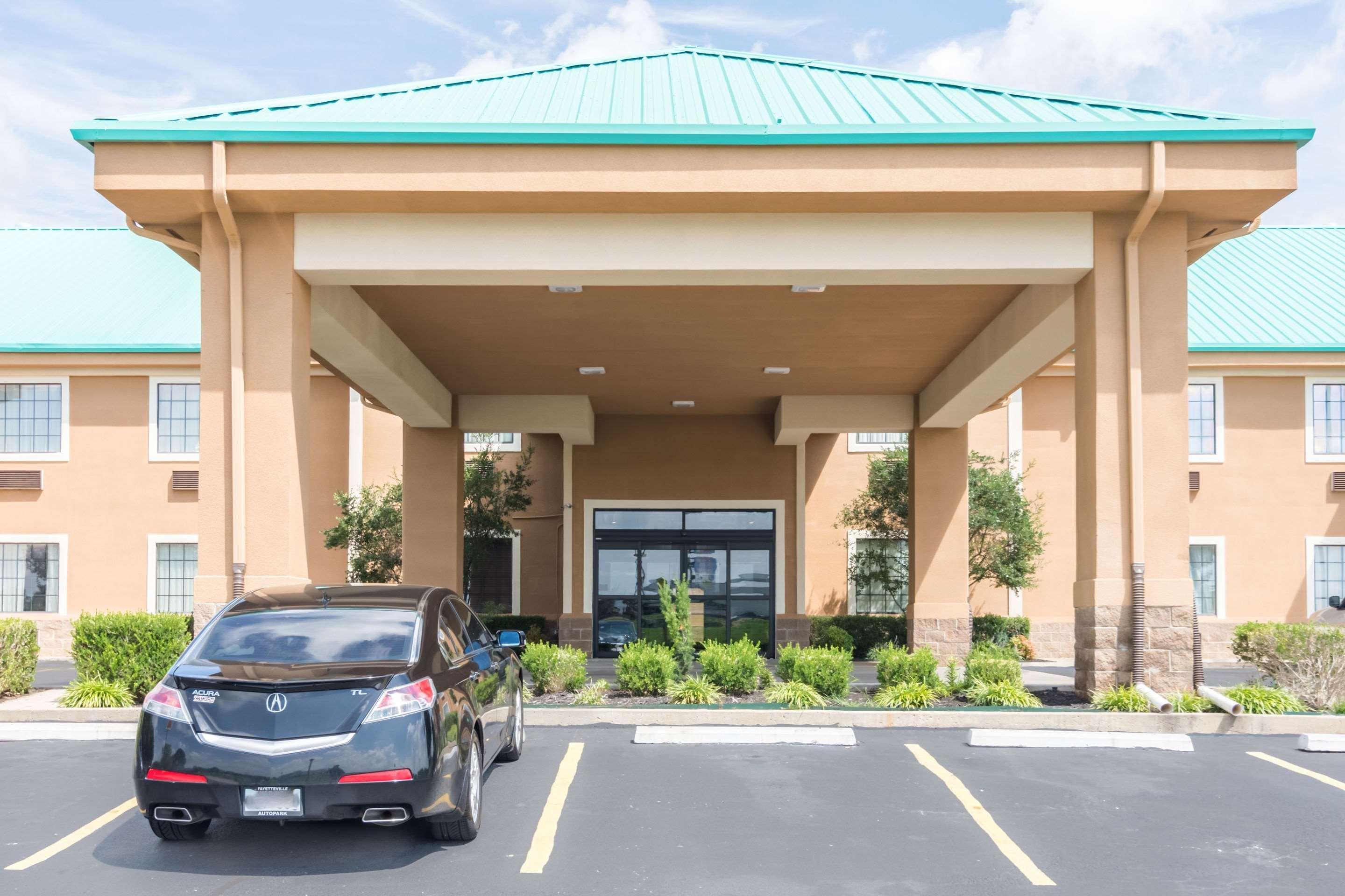 Quality Inn & Suites Of Alma - Northeast From Fort Smith Exterior photo